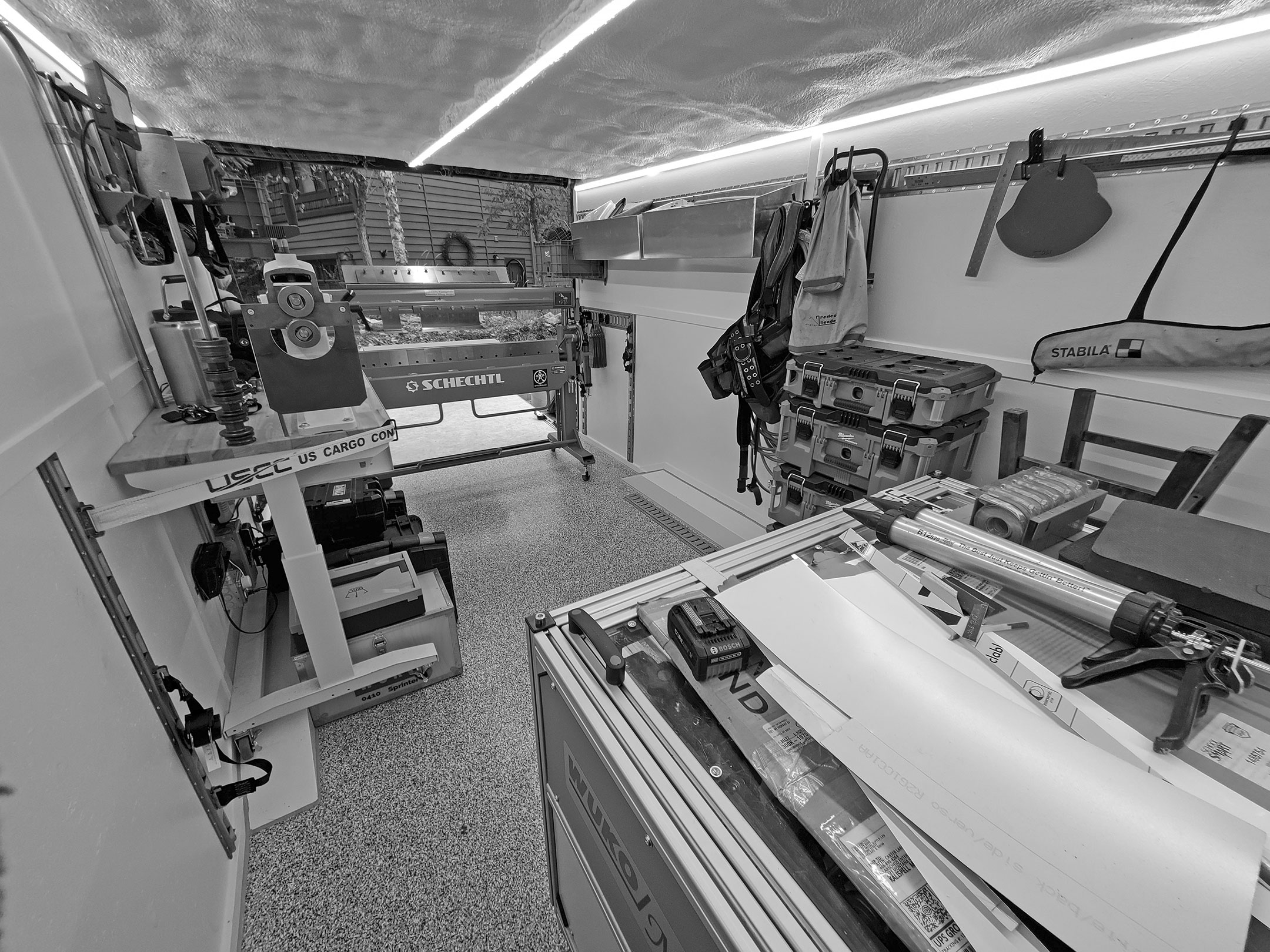 bw-mobile-fab-center