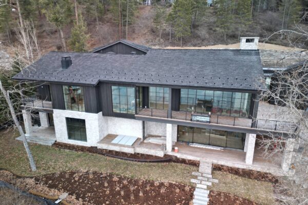 custom-lakehouse-with-high-end-finishes